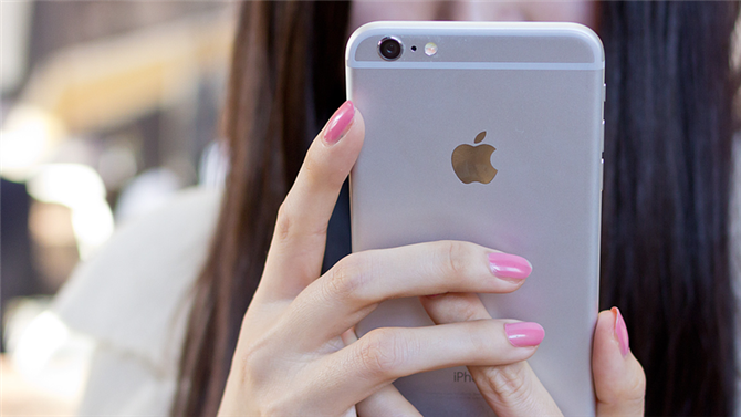 Jak blokować wiadomości e-mail na telefonie iPhone