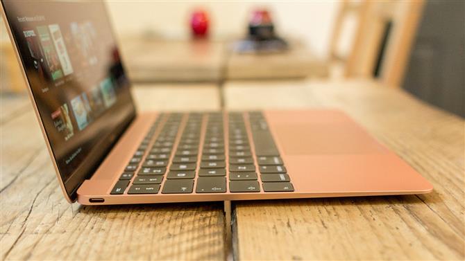 Jak dodać więcej portów do MacBooka
