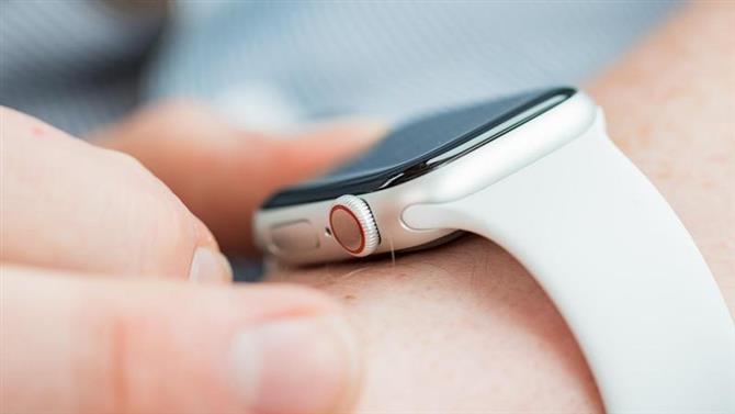 Jak korzystać z funkcji wykrywania upadków w Apple Watch