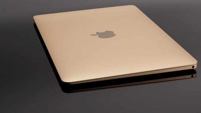 Jak korzystać z komputera MacBook z zamkniętą pokrywą