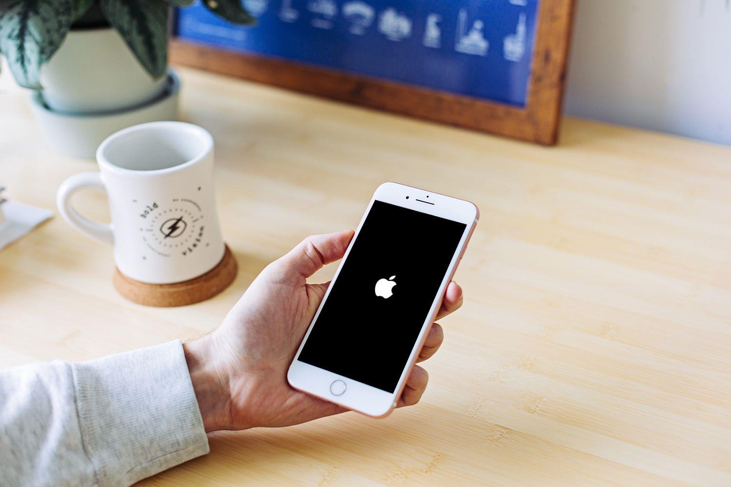 Jak naprawić iPhone zatrzymany na Apple Logo