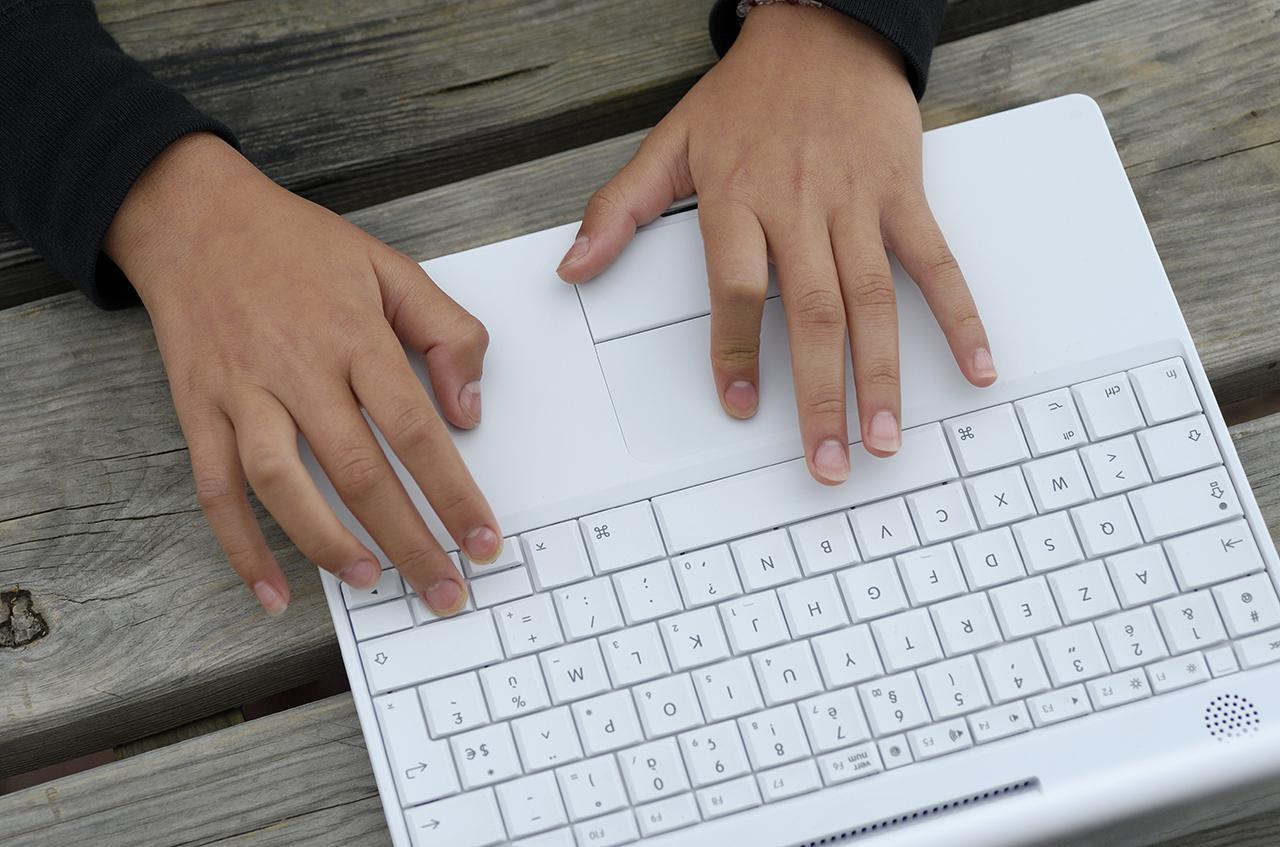 Jak pisać ostre znaki akcentujące na komputerach Mac i PC