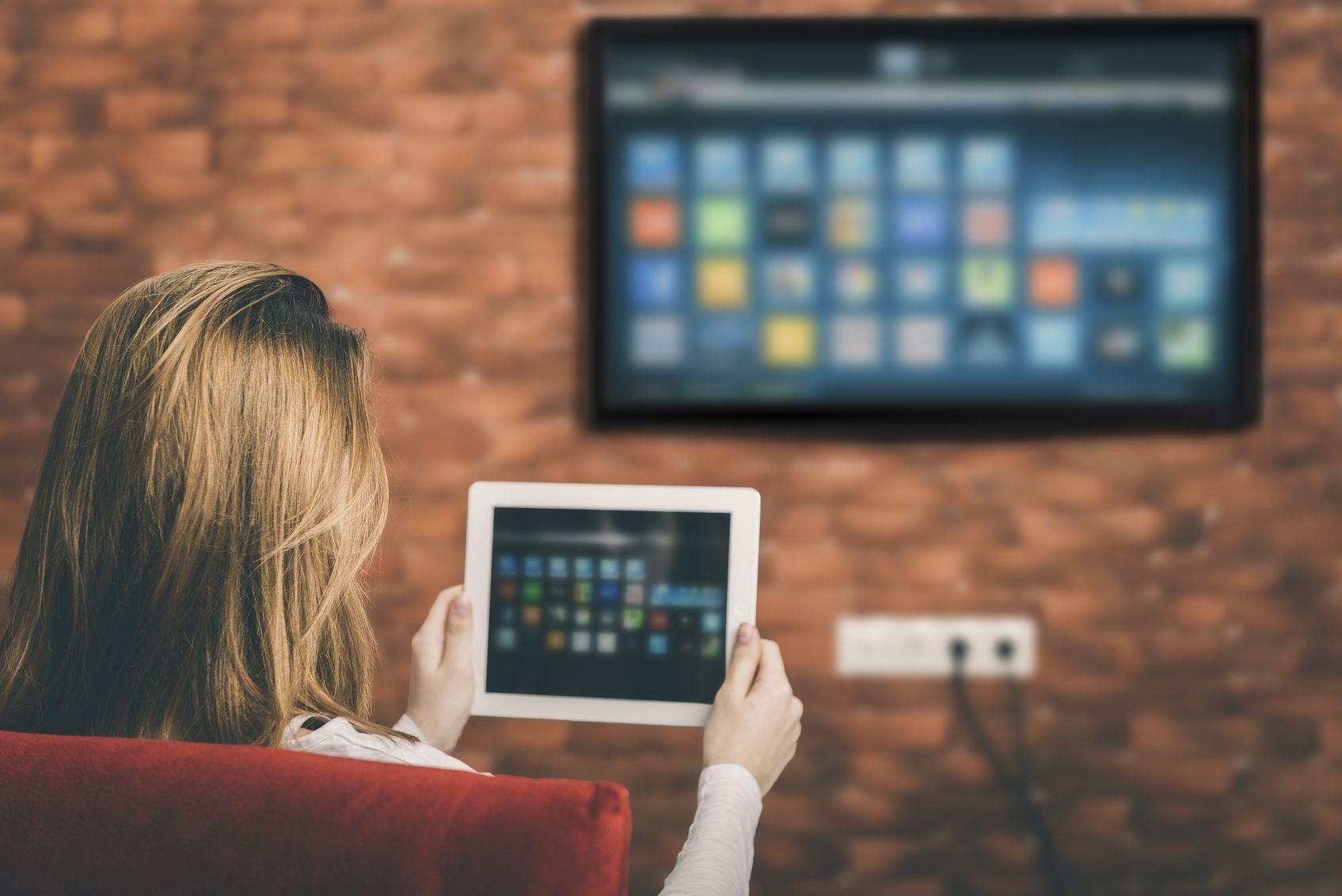 Jak podłączyć iPada do telewizora bezprzewodowo lub za pomocą kabli
