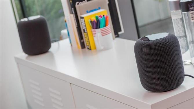 Jak skonfigurować dwa zestawy HomePod jako parę stereo
