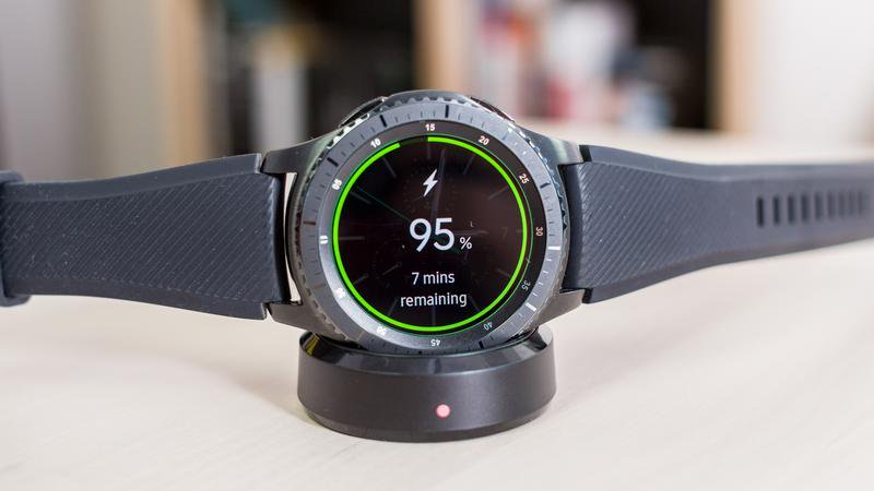 Jak skonfigurować smartwatch Samsung Gear na iPhone’a