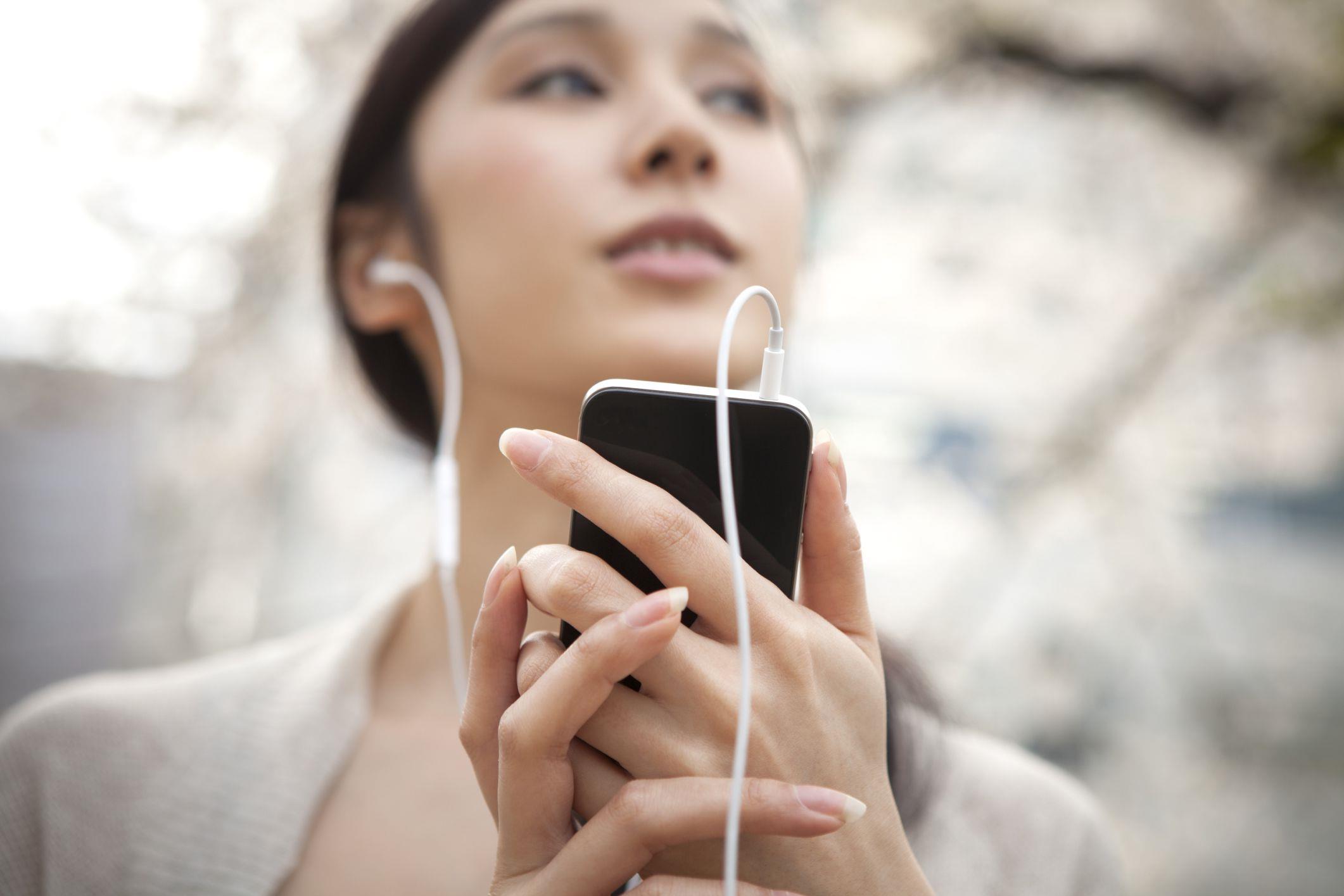 Jak uniknąć utraty słuchu iPhone’a i iPoda