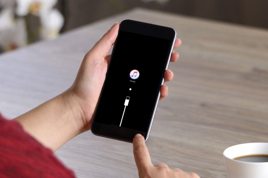 Jak uzyskać dostęp do trybu odzyskiwania iPhone’a