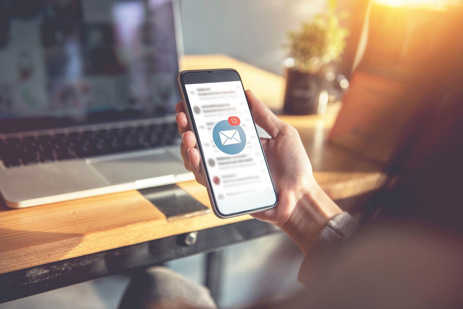 Jak uzyskać powiadomienia push dla Zoho Mail w iPhone Mail