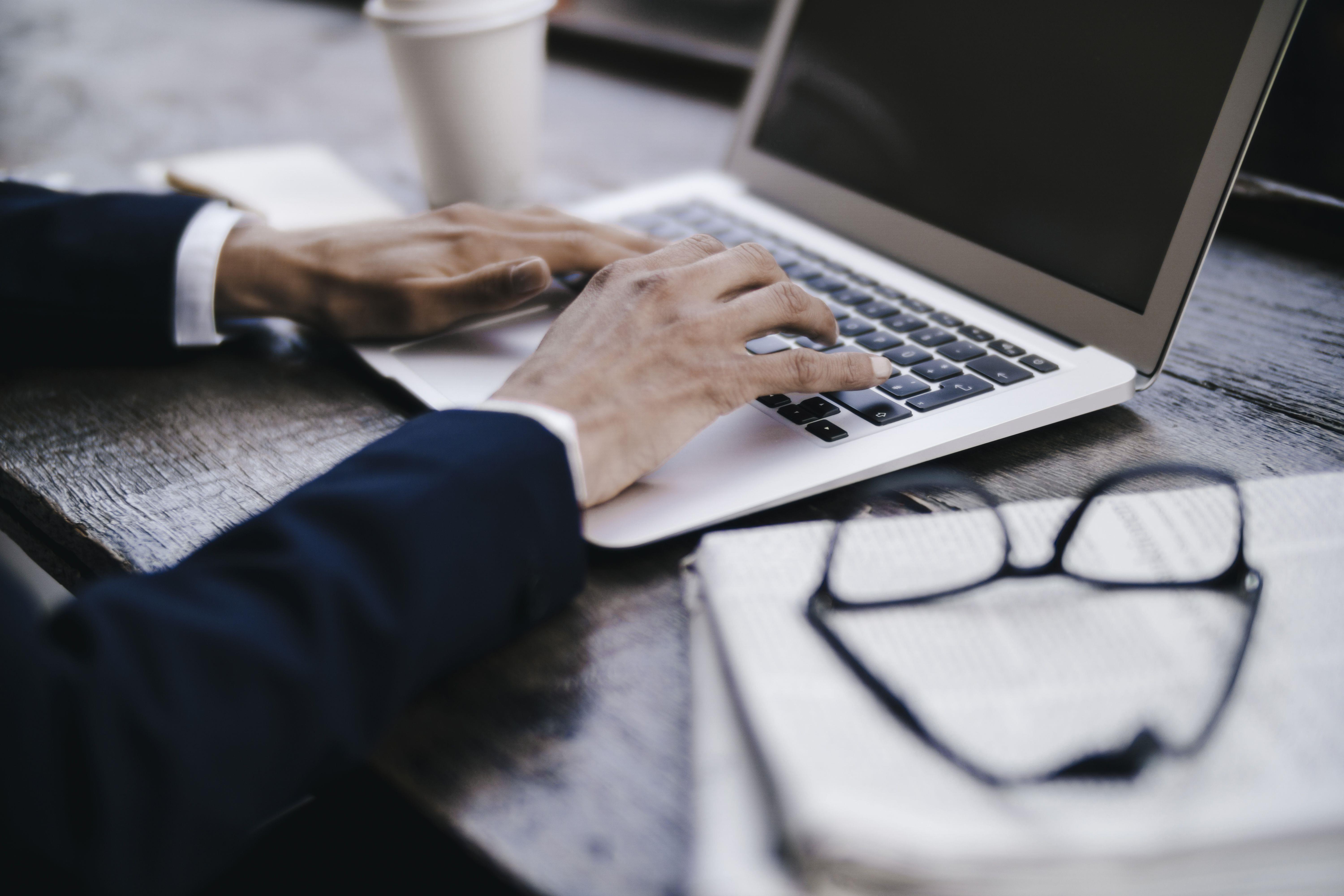 Jak wstawić stronę tytułową w dokumencie Word for Mac
