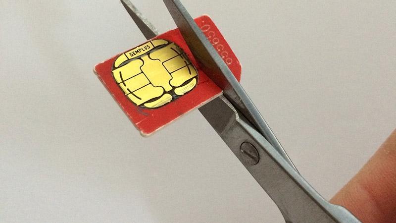 Jak wyciąć kartę SIM i zrobić nano-SIM dla iPhone’a