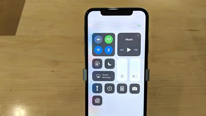 Jak wyświetlić procent baterii w telefonie iPhone XS (i X / XR / XS Max)