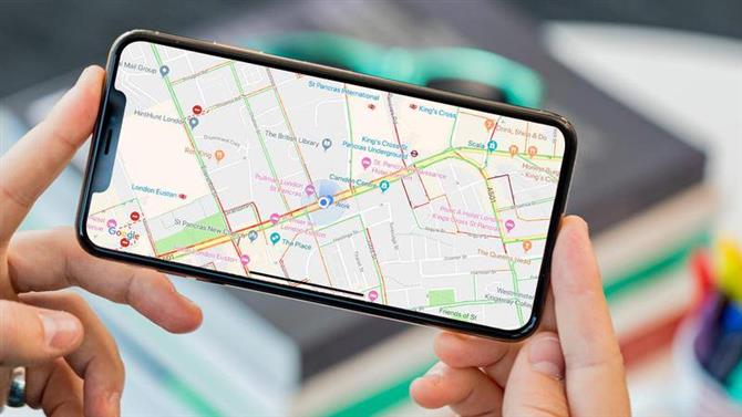 Jak zapisać offline Mapy Google na iPhonie